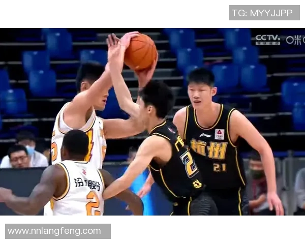 成都篮球队阵地战解析:战术布局与球员配合的深度分析